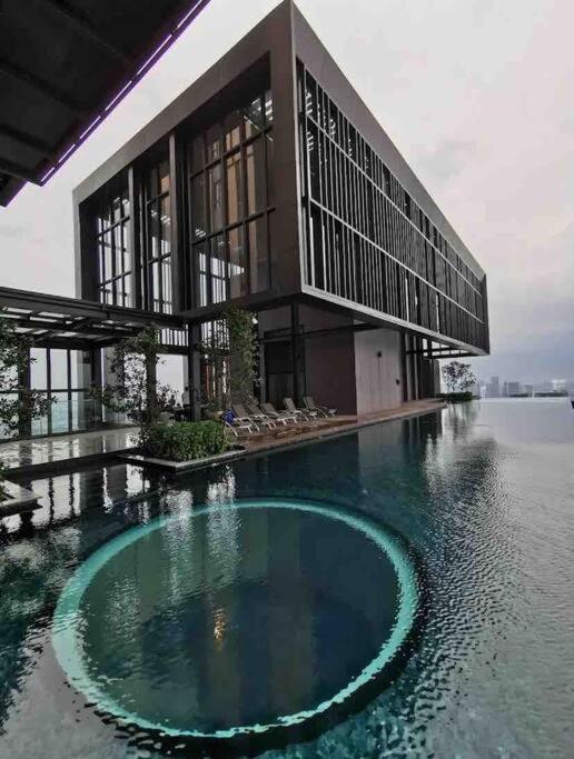 Infinity Pool/ Lucentia Bbcc, Near Lalaport, Pnb118, Klcc Apartment Kuala Lumpur Exterior photo